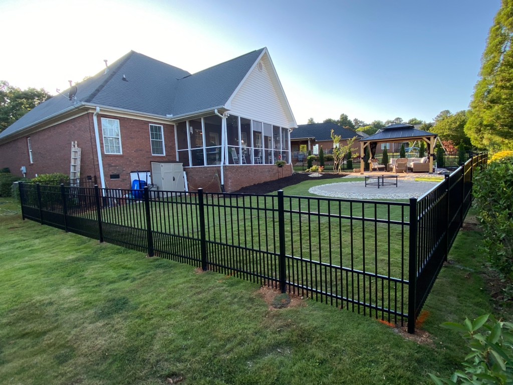 Aluminum puppy picket