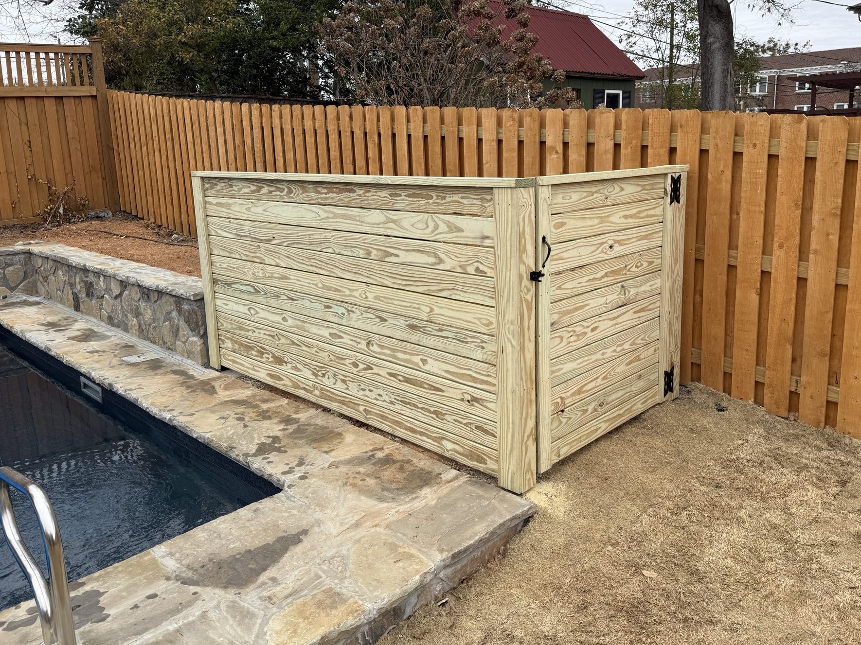 Horizontal wood privacy fence